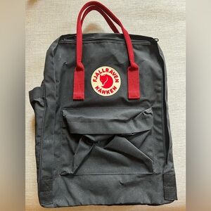 Black Fjallraven Kanken bookbag with red straps